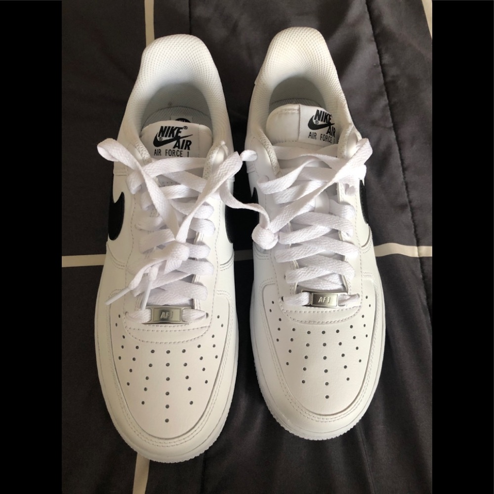 New low Top Nike•SOLD• - Picture 3 of 13